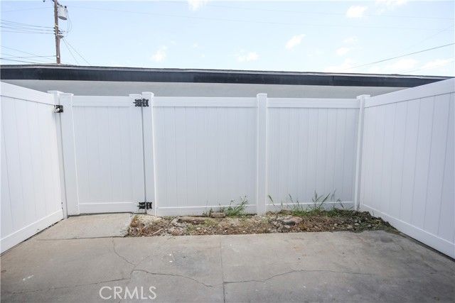 2709 S Baker Street B, Santa Ana, CA 92707