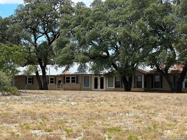 1712 B FM 470, Bandera, TX 78003