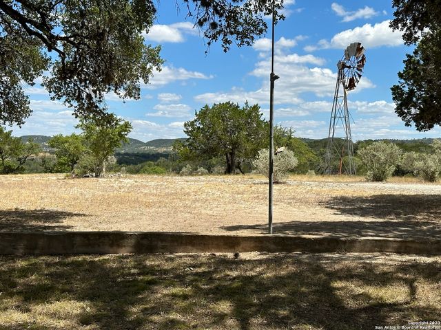 1712 B FM 470, Bandera, TX 78003