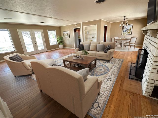 1712 B FM 470, Bandera, TX 78003