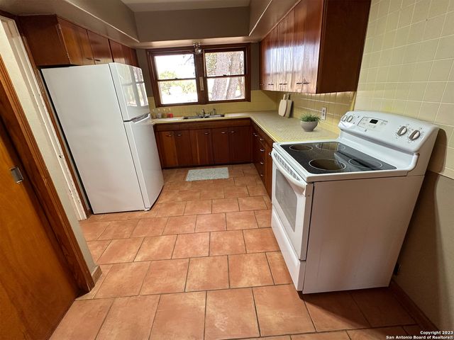 1712 B FM 470, Bandera, TX 78003