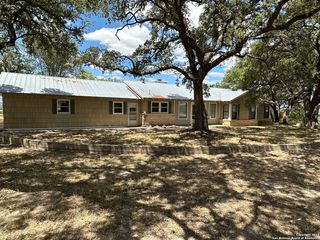 1712 B FM 470, Bandera, TX 78003