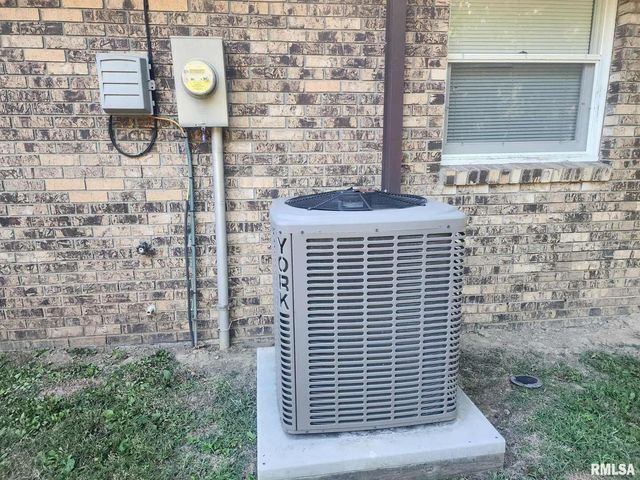 502 S Mayor Caliper Drive, Carterville, IL 62918