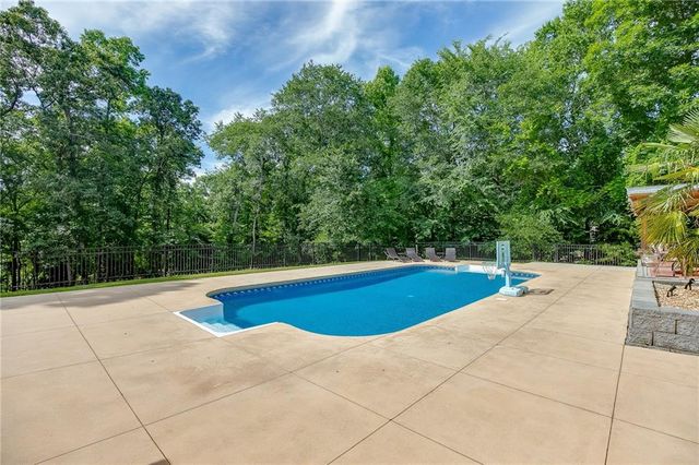 765 River Chase, Hoschton, GA 30548