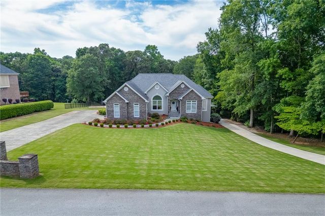 765 River Chase, Hoschton, GA 30548