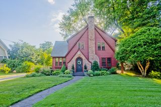 1142 Longmeadow St, Longmeadow, MA 01106