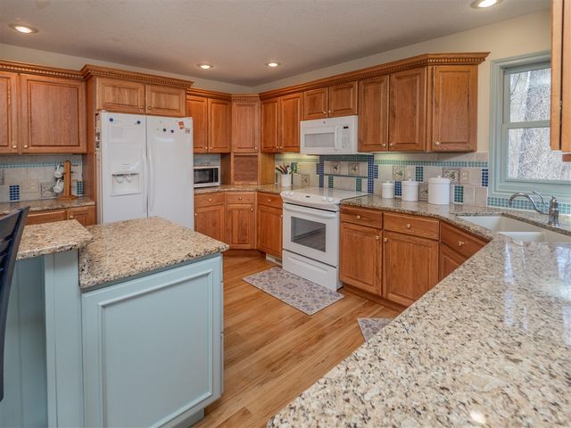 7721 S 5th St, Mattawan, MI 49071