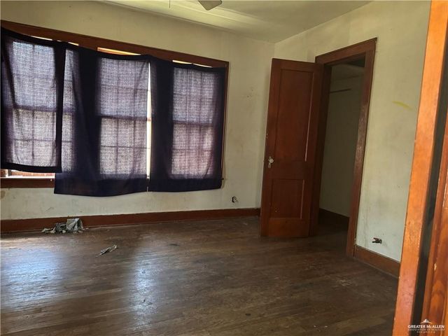 800 S Kansas Avenue, Weslaco, TX 78596