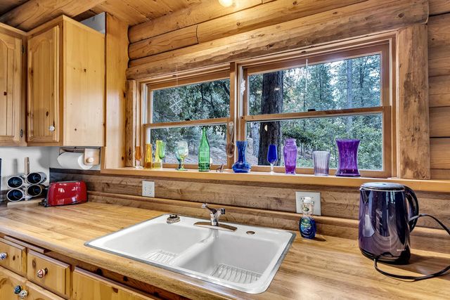 25121 Pine Cove Road, Idyllwild, CA 92549