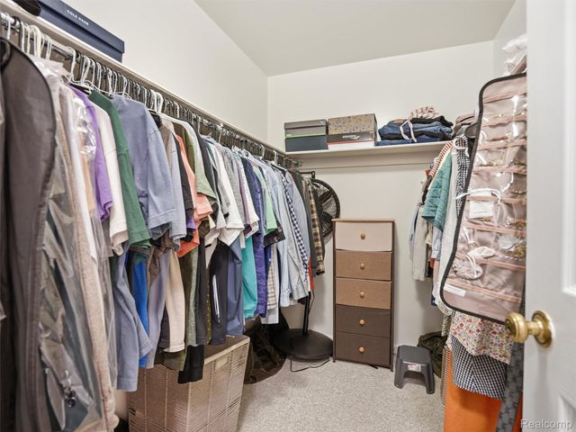 426 Oak Run Court, Royal Oak, MI 48073