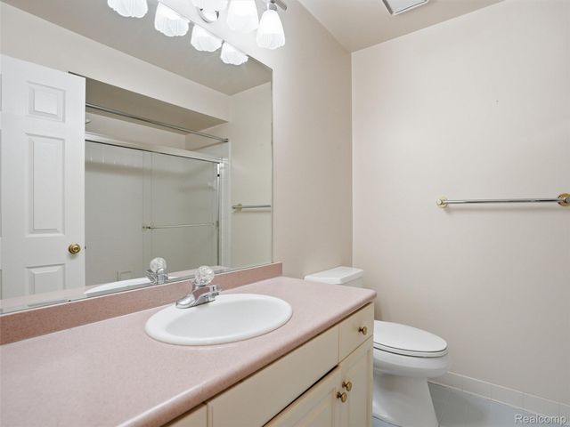 426 Oak Run Court, Royal Oak, MI 48073