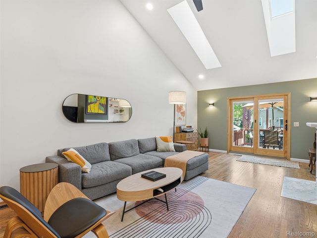 426 Oak Run Court, Royal Oak, MI 48073