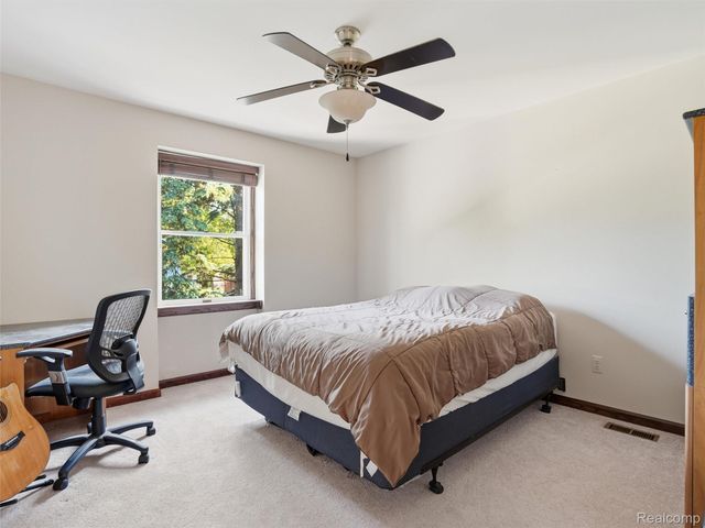 426 Oak Run Court, Royal Oak, MI 48073