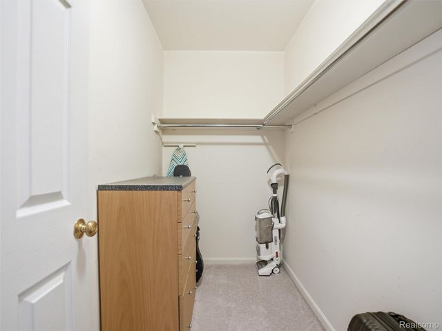 426 Oak Run Court, Royal Oak, MI 48073