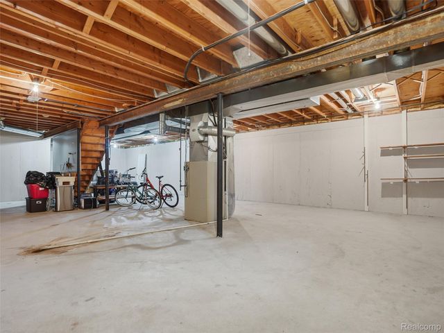 426 Oak Run Court, Royal Oak, MI 48073