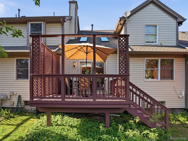 426 Oak Run Court, Royal Oak, MI 48073