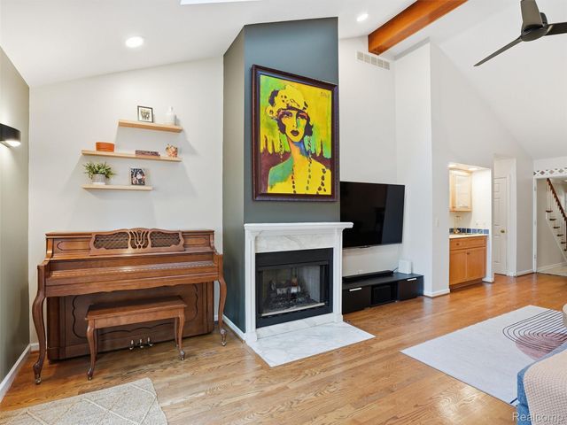 426 Oak Run Court, Royal Oak, MI 48073
