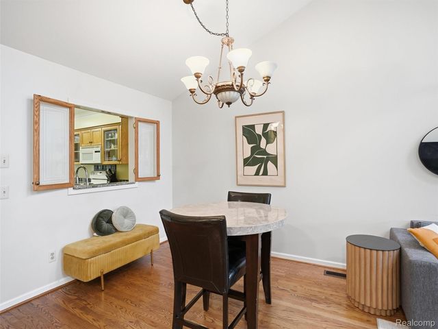 426 Oak Run Court, Royal Oak, MI 48073