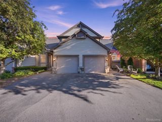 426 Oak Run Court, Royal Oak, MI 48073