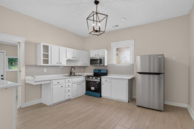 1220 W Walnut Street, Danville, KY 40422
