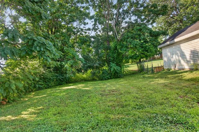 1220 W Walnut Street, Danville, KY 40422
