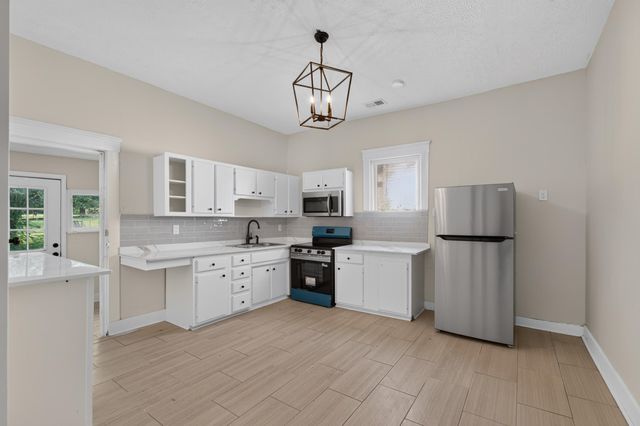 1220 W Walnut Street, Danville, KY 40422