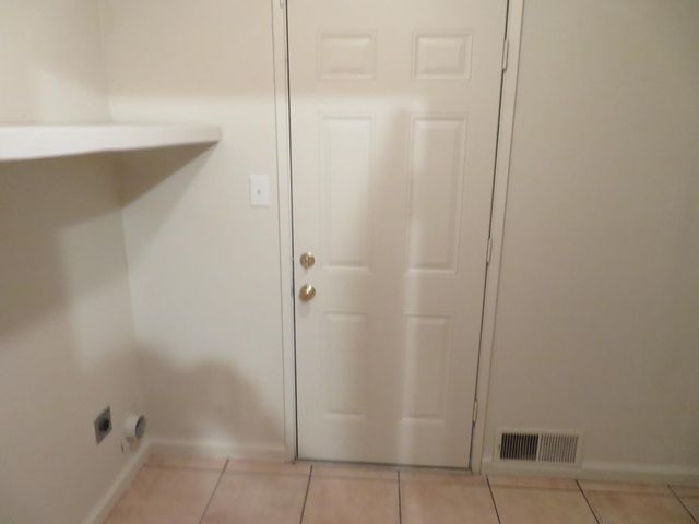 9058 Salmon Falls Dr., Sacramento, CA 95826