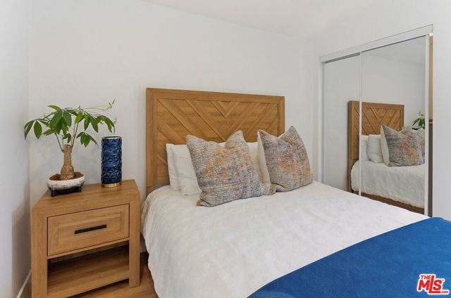 132 N CARSON Road A, Beverly Hills, CA 90211