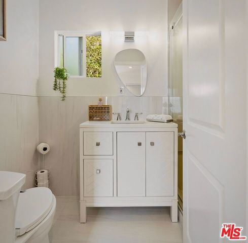 132 N CARSON Road A, Beverly Hills, CA 90211