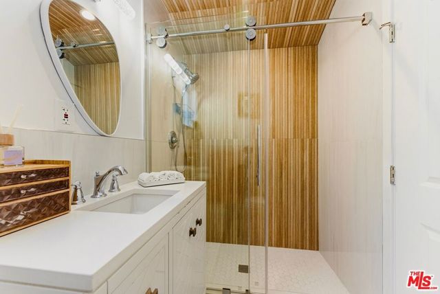 132 N CARSON Road A, Beverly Hills, CA 90211