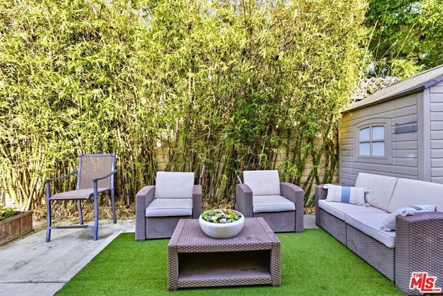 132 N CARSON Road A, Beverly Hills, CA 90211