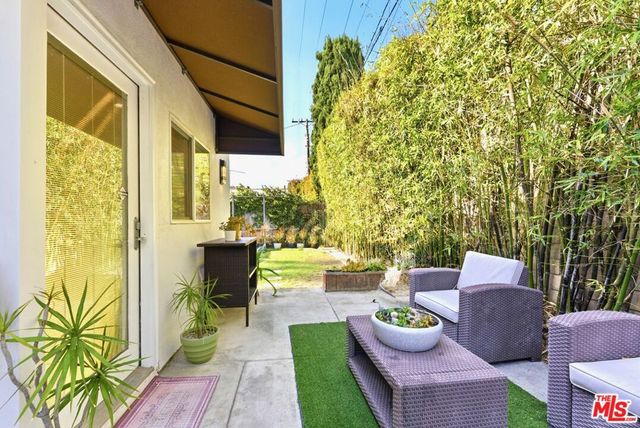 132 N CARSON Road A, Beverly Hills, CA 90211
