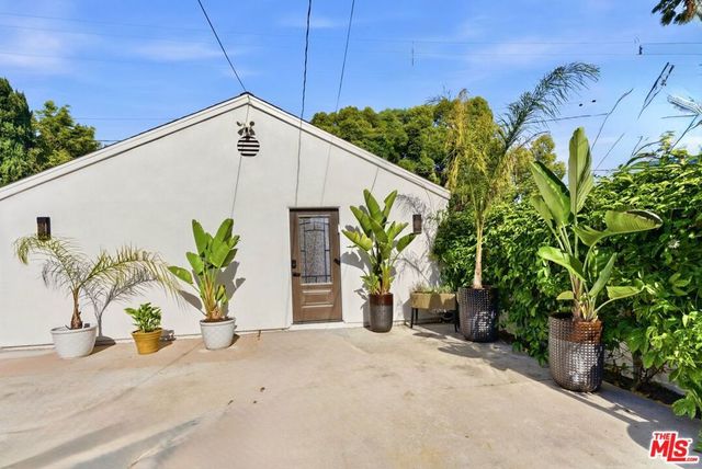 132 N CARSON Road A, Beverly Hills, CA 90211
