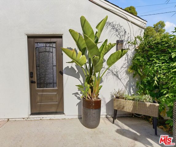 132 N CARSON Road A, Beverly Hills, CA 90211
