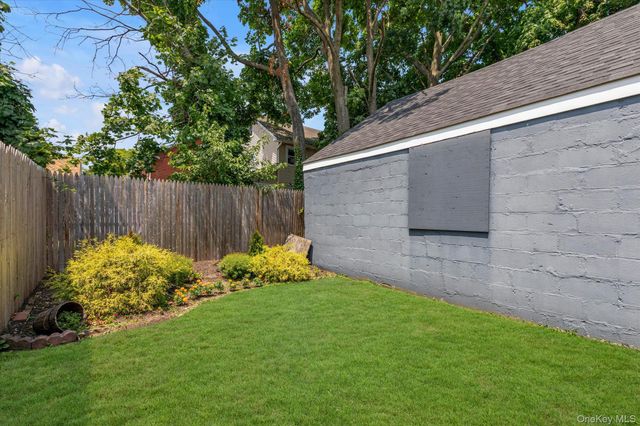 78 Rockaway Parkway, Valley Stream, NY 11580