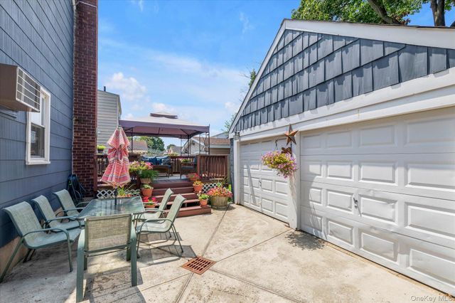 78 Rockaway Parkway, Valley Stream, NY 11580