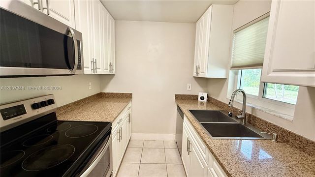 320 Holloway Drive 0, Plantation, FL 33317