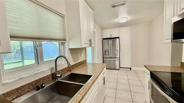 320 Holloway Drive 0, Plantation, FL 33317