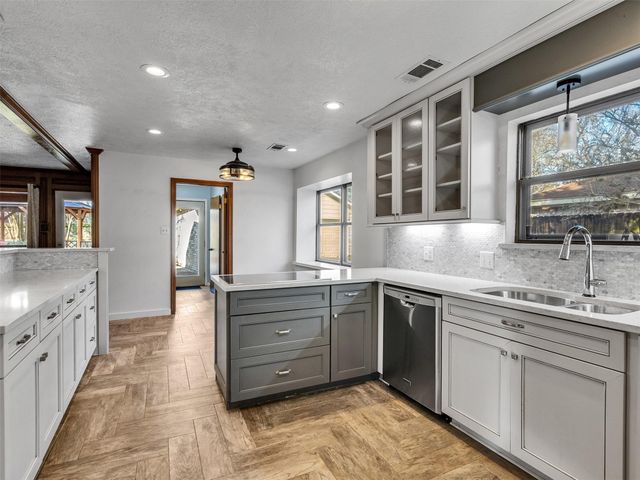 1707 W Hedgecroft Drive, El Lago, TX 77586