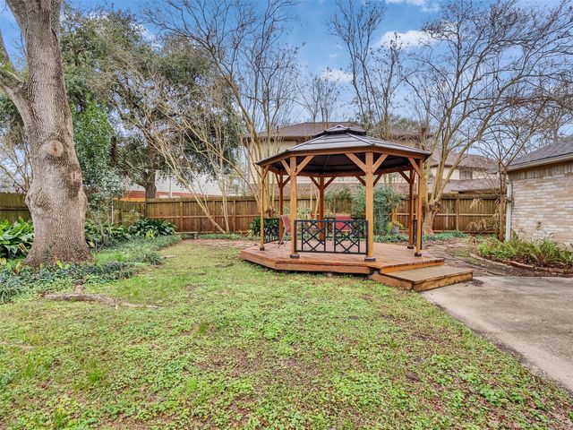 1707 W Hedgecroft Drive, El Lago, TX 77586