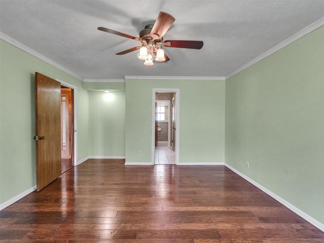 1707 W Hedgecroft Drive, El Lago, TX 77586