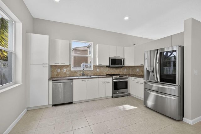 1475 Running Oak Lane, Royal Palm Beach, FL 33411