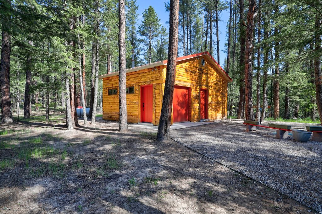 Image 4 of property listing at 328 Blue Spruce Drive, Jemez Springs, NM 87025
