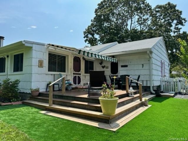29 Maryland Boulevard, Hampton Bays, NY 11946