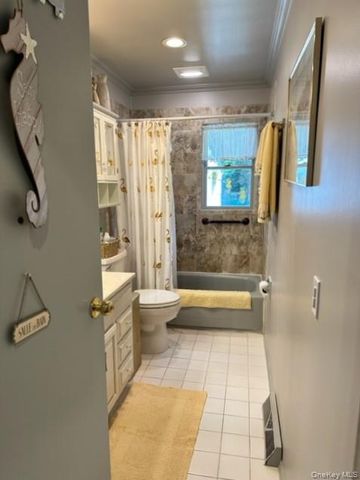 29 Maryland Boulevard, Hampton Bays, NY 11946