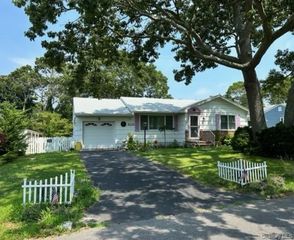29 Maryland Boulevard, Hampton Bays, NY 11946