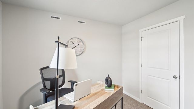 9435 Lovegrass Drive SW, Cedar Rapids, IA 52404