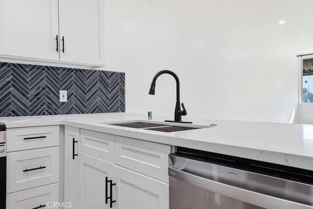 17000 Burbank Boulevard 211, Encino, CA 91316