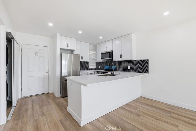 17000 Burbank Boulevard 211, Encino, CA 91316