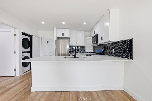 17000 Burbank Boulevard 211, Encino, CA 91316
